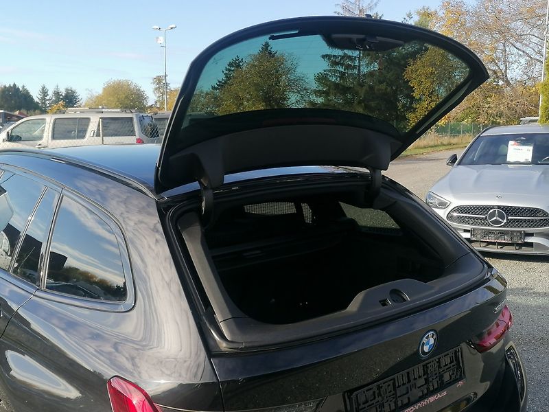BMW Řada 3 (2023) 320e M-Sport PHEV - fotka 33 z 47