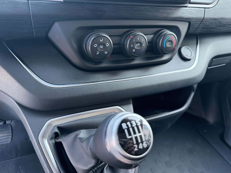 Renault Trafic (2026) L2 Equilibre Blue dCi 150 Comb - fotka 20 z 21