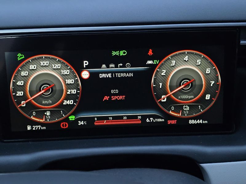 Hyundai Tucson (2021) 1.6 HEV 4x4 Style A/T - fotka 23 z 41