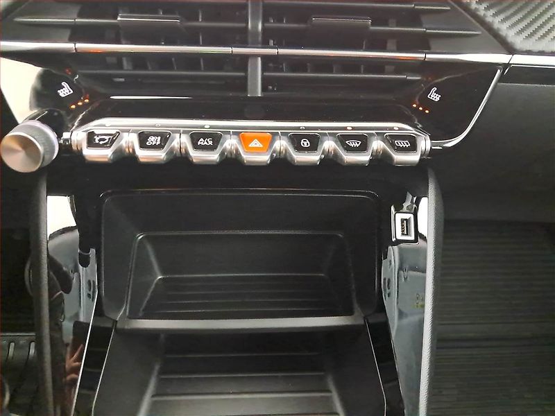 Peugeot 2008 (2021) 1.2 PureTech, Serv.kniha - fotka 13 z 23