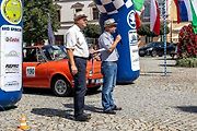Setkání vozů Škoda 110R a 130RS na náměstí v Uničově