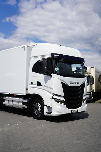 Iveco S-WAY (2021) 420 / E 6 / KONTENER + WINDA / - fotka 30 z 47