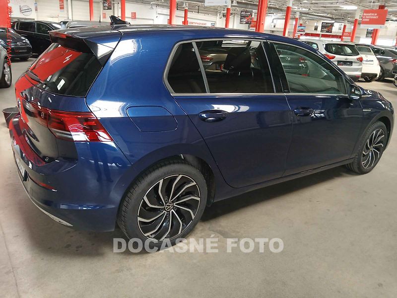 Volkswagen Golf (2020) 1.5 - fotka 2 z 3