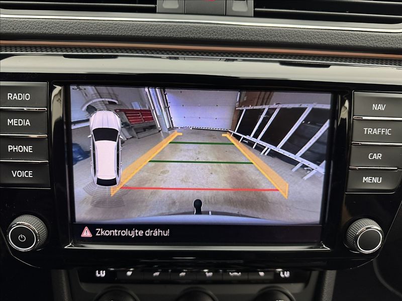 Škoda Superb 2,0 SPORTLINE 4X4 DSG 350HPAPR - fotka 29 z 55