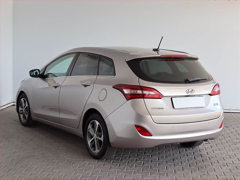 Hyundai i30 (2016) 1.6 CRDi, Automat, Navi - fotka 4 z 19
