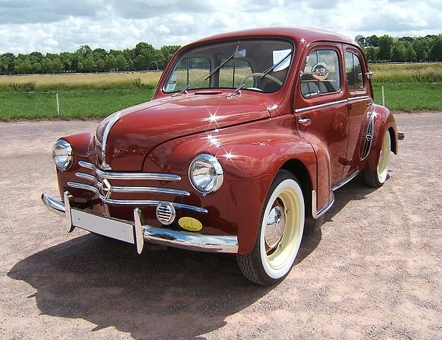 Vůz Renault 4CV., zdroj: Wikimedia Commons, Rundvald, volné dílo