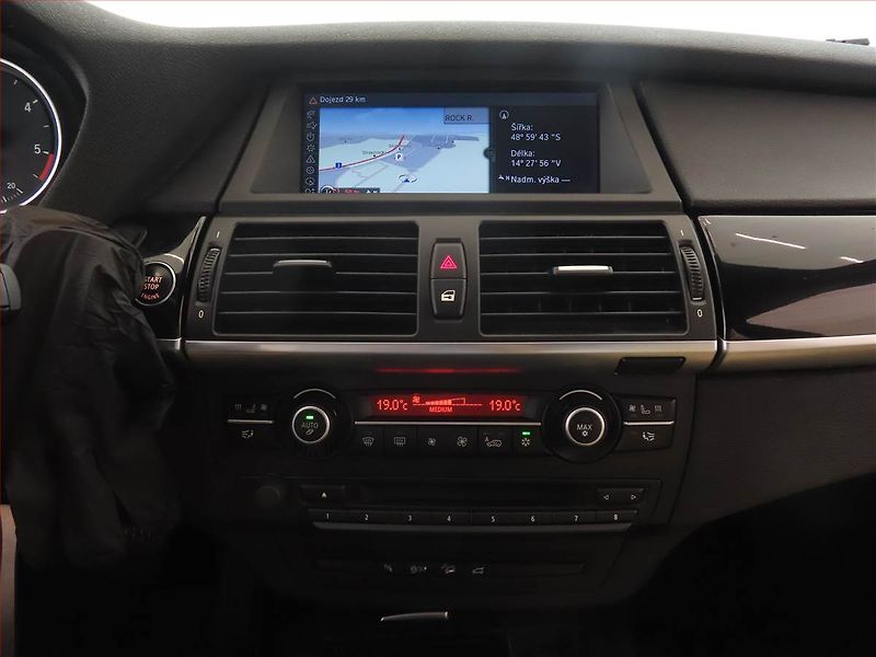 BMW X5 (2012) xDrive30d, 4X4, Automat, Kůže - fotka 12 z 15