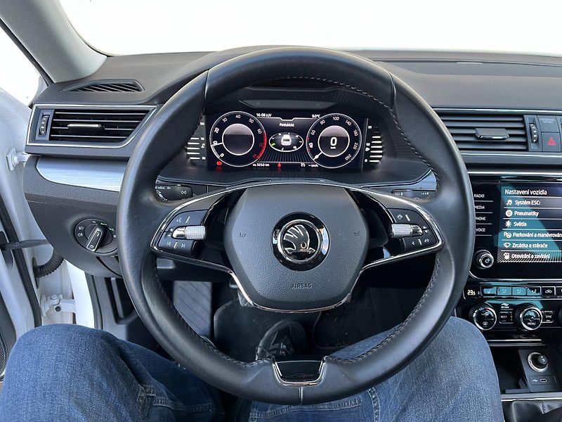 Škoda Superb (2021) 1.5TSI 110KW STYLE MAN6 MATRIX - fotka 39 z 49