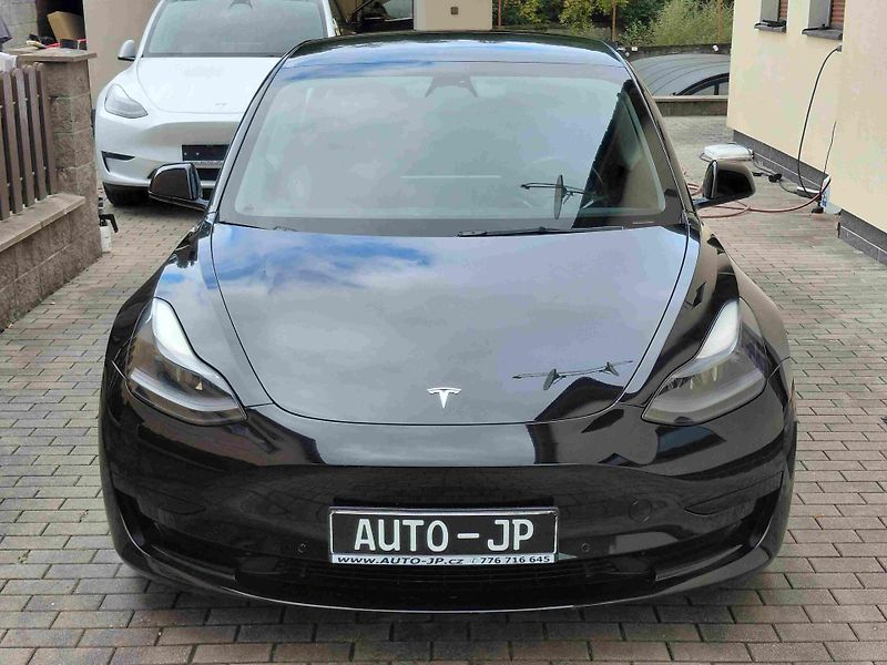 Tesla Model 3 RWD StandardRange - fotka 7 z 17