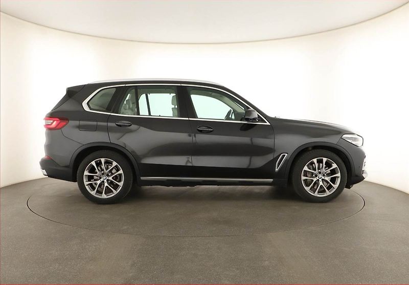 BMW X5 (2020) xDrive45e iPerf. - fotka 6 z 21