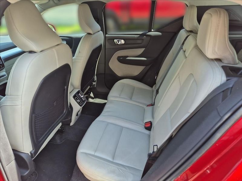 Volvo XC40 2,0 B4 AWD AT - fotka 10 z 19