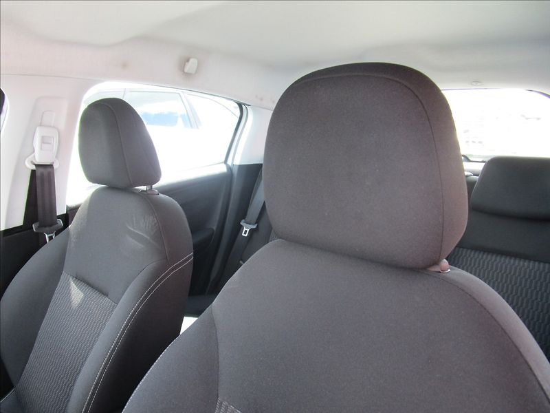 Peugeot 208 1.2i Klima, Navi - fotka 14 z 38
