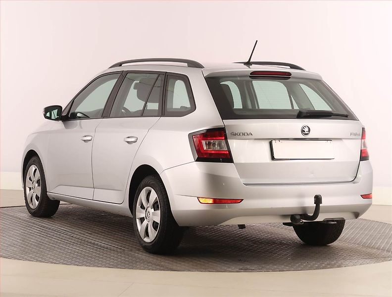 Škoda Fabia (2019) Ambition 1.0 TSI, Serv.kniha - fotka 4 z 17