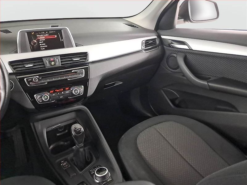 BMW X1 (2017) sDrive16d, Serv.kniha, Navi - fotka 8 z 21
