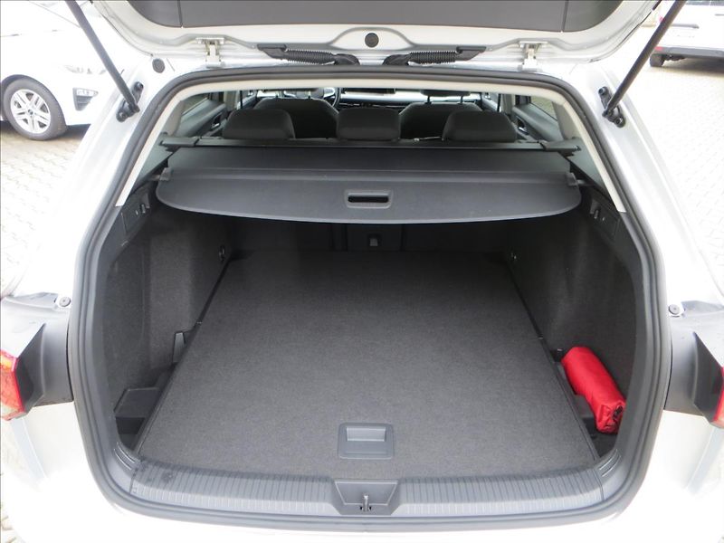 Volkswagen Golf 1,5 TSI 110kW Life DSG7 ČR - fotka 7 z 21