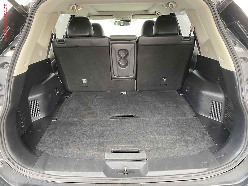 Nissan X-Trail (2019) 1.7 dCi 4x4, Tekna, LED - fotka 7 z 19