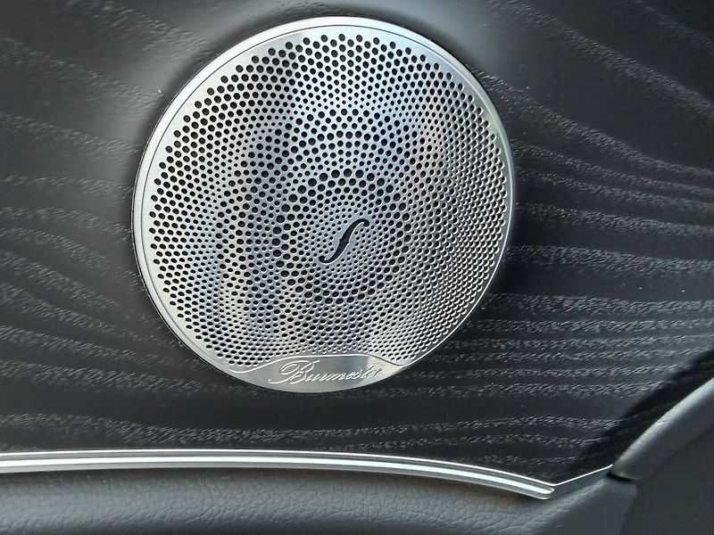 Mercedes-Benz Třídy E (2020) 300E 4MATIC PLUG-IN HYBRID - fotka 35 z 40