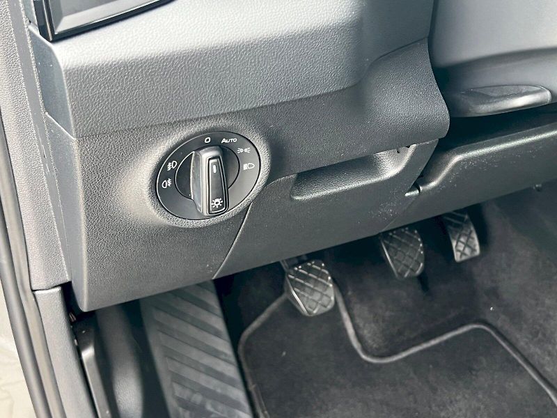 Škoda Karoq (2025) Selection 1.5TSi 110kW 6°manuá - fotka 29 z 30