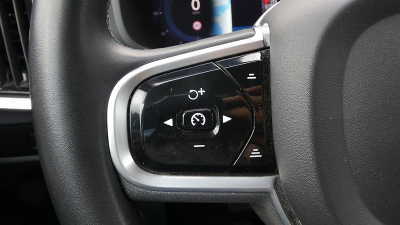 Volvo V90 B4 AWD Diesel Momentum - fotka 11 z 23