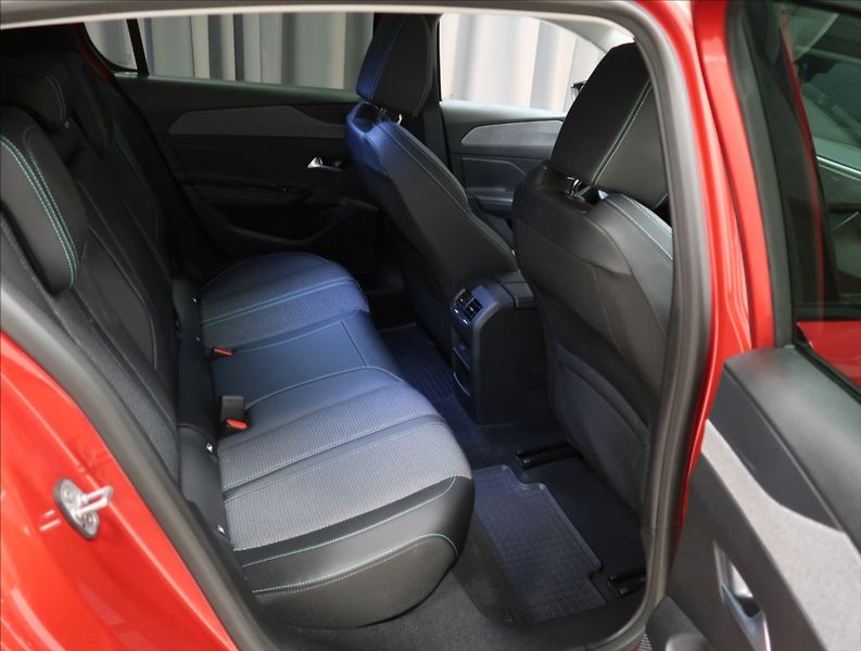 Peugeot 308 1,2 ALLURE PureTech 130 AUT - fotka 10 z 29