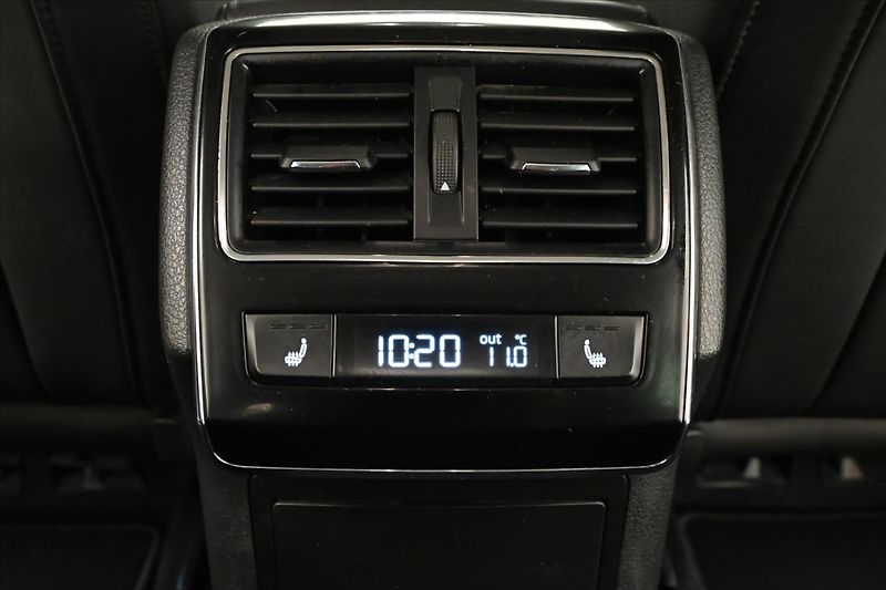 Škoda Superb 2,0 TDI 110 kW Style Záruka až - fotka 22 z 33