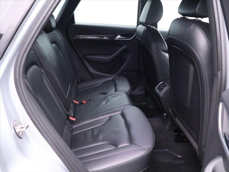 Audi Q3 2,0 TDi 130kW Quattro - fotka 12 z 31
