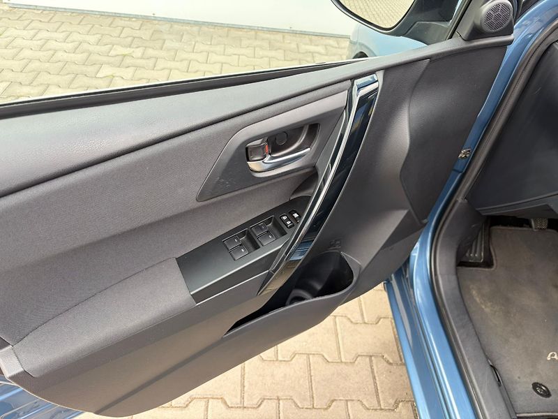 Toyota Auris 1.6 Valvematic Active - fotka 12 z 24