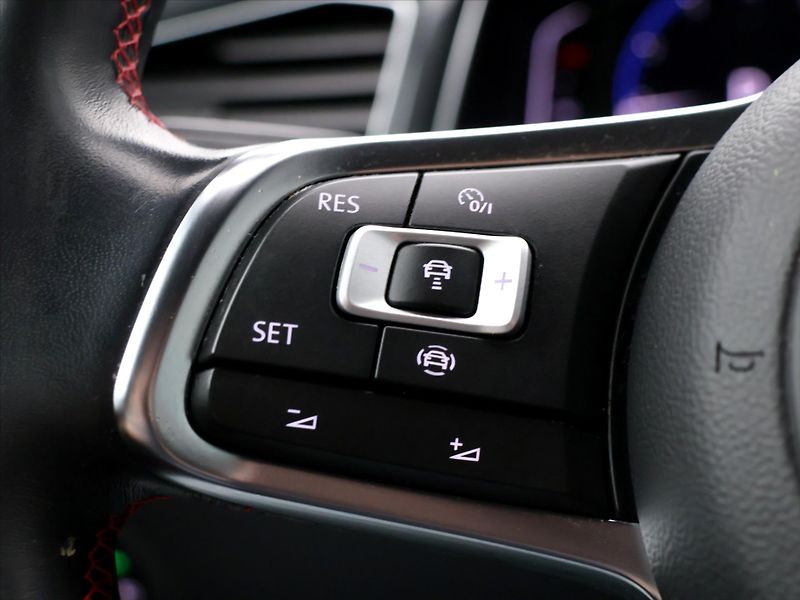 Volkswagen T-Roc 1,5 TSI 110kW DSG Sport LED - fotka 17 z 30