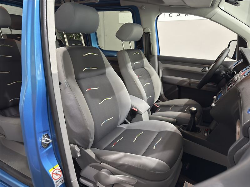 Volkswagen Caddy 1,4   i LIFE WEBASTO 7 MÍST - fotka 21 z 27