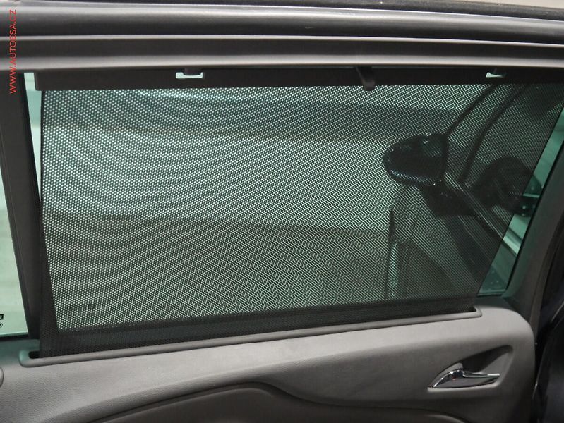 Opel Zafira (2018) 2.0 Tourer, Automat - fotka 17 z 20