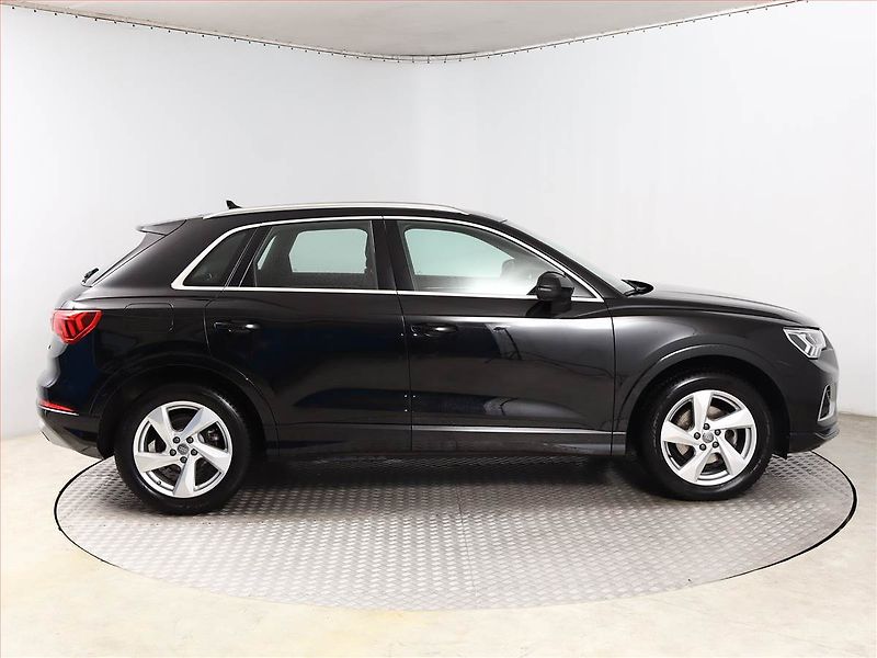 Audi Q3 (2019) S line 35 TFSI - fotka 6 z 21