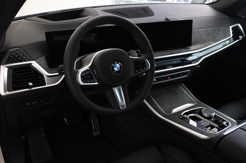 BMW X5 xDrive30d - fotka 2 z 18