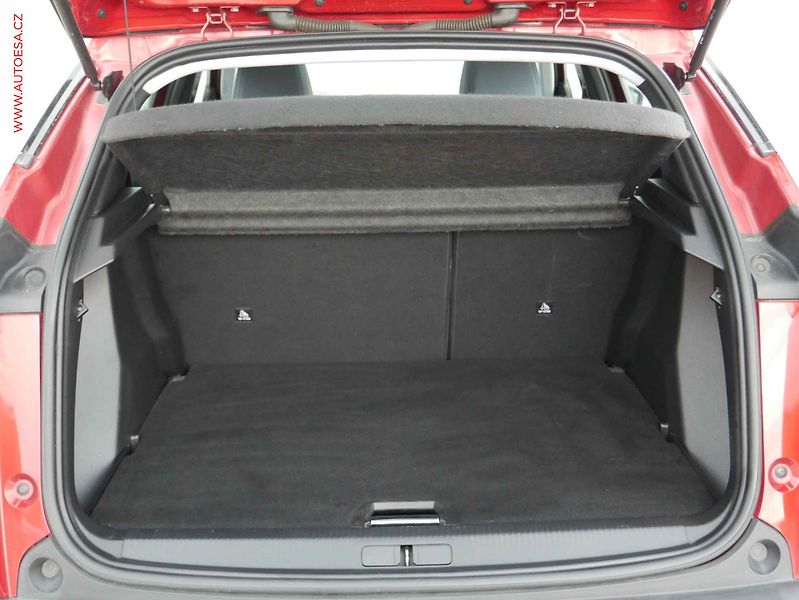 Peugeot 2008 (2020) 1.2 PT, Allure, AT, panor - fotka 7 z 15