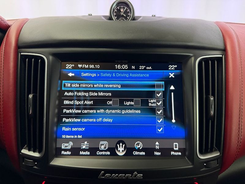 Maserati Levante V6 Q4 DIESEL, PANORAMA, VZDUCH - fotka 17 z 28