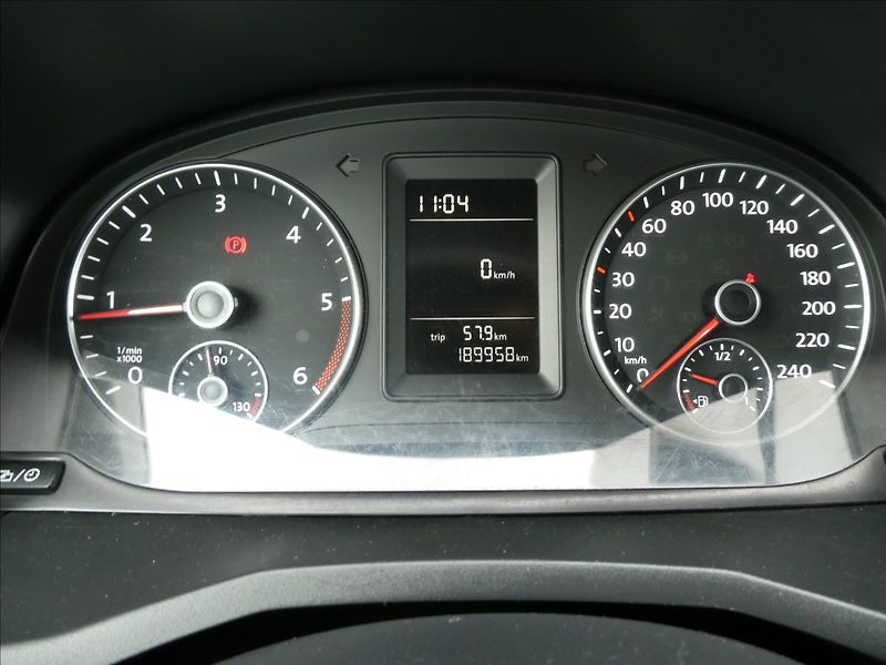 Volkswagen Caddy 2,0 TDi 1.majitel,závěs,tempom - fotka 30 z 49