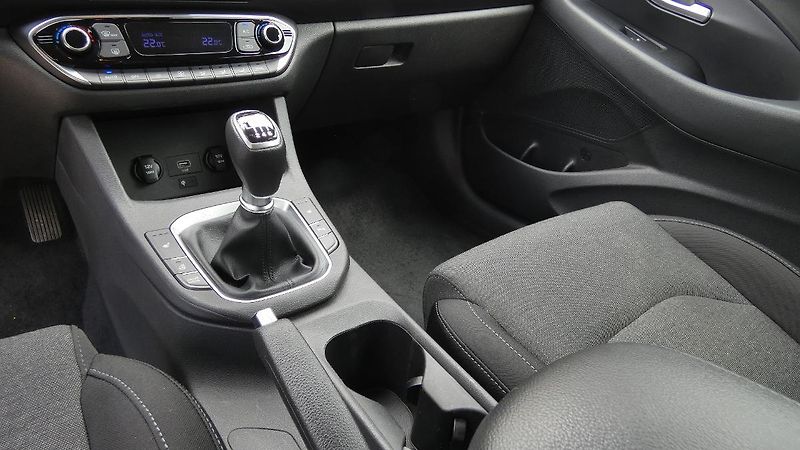 Hyundai i30 Kombi 1.5 T-GDI mHEV Smart - fotka 6 z 23