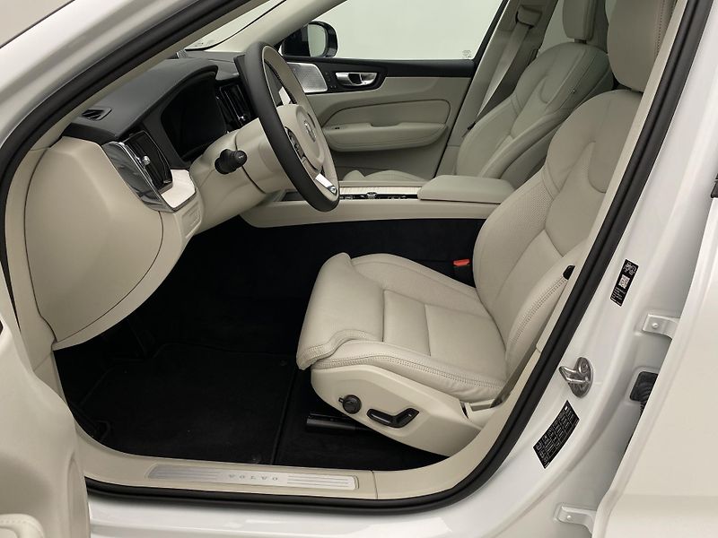 Volvo XC60 T8 AWD RECHARGE DARK ULTRA CZ - fotka 3 z 66