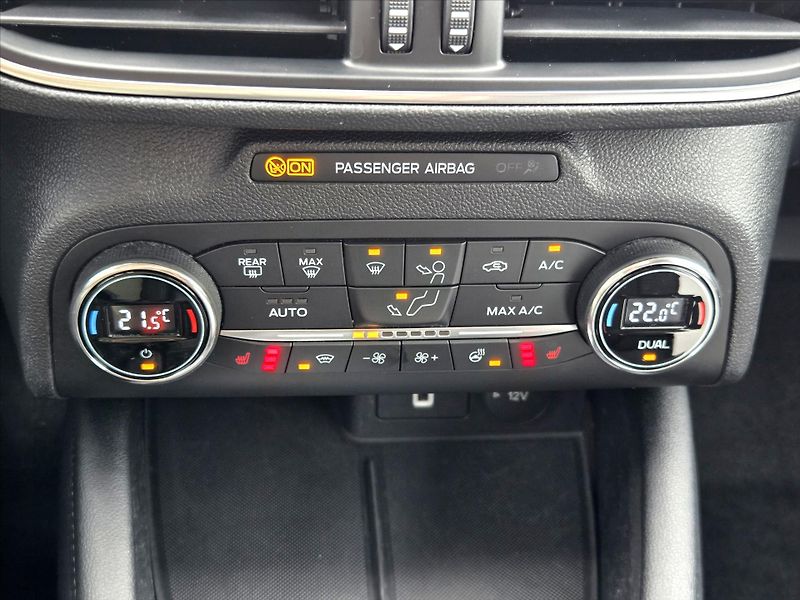 Ford Focus 1,5 EcoBoost 110kW AT Titanium - fotka 15 z 22