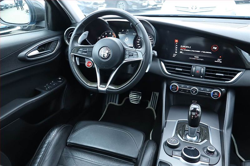 Alfa Romeo Giulia (2017) 2.0 Turbo - fotka 7 z 26