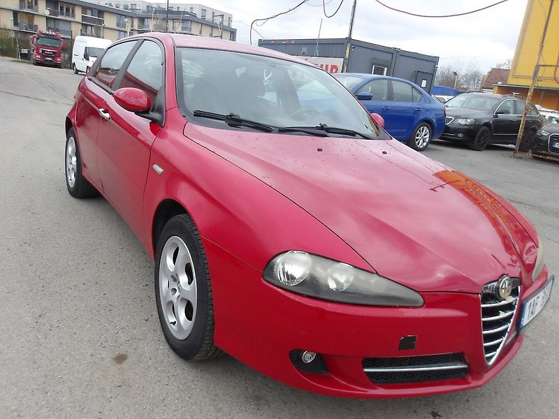 Alfa Romeo 147 1,6i 77kW LPG - fotka 7 z 30