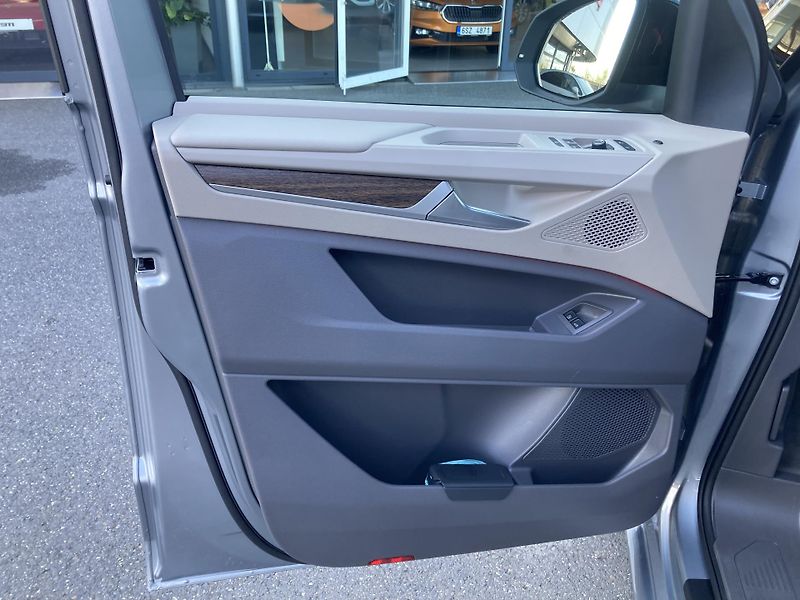 Volkswagen Multivan LONG 1,5TSI PHEV 4MOTION STYLE - fotka 13 z 24