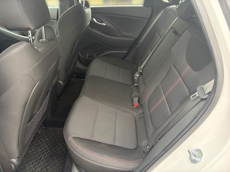 Hyundai i30 (2022) N LINE 1.5T-GDI 118kW CZ DPH - fotka 8 z 11