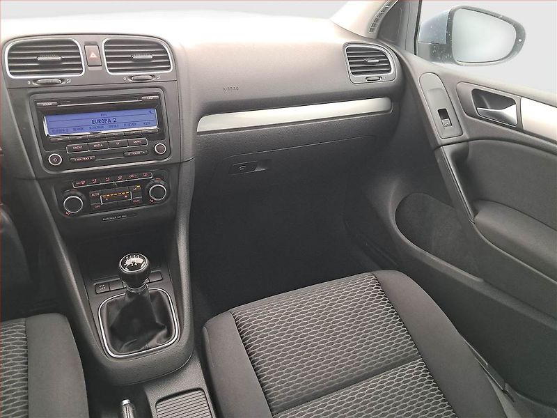Volkswagen Golf (2010) 1.6 TDI, Tempomat - fotka 8 z 16