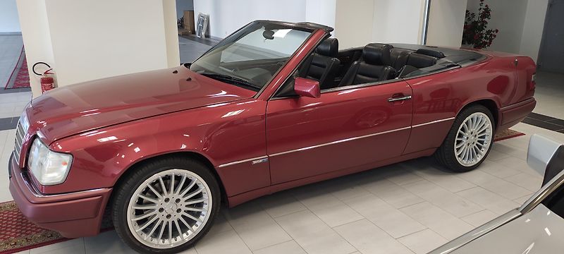Mercedes-Benz 124 (1994) Cabriolet 300 CE-24 - fotka 3 z 24