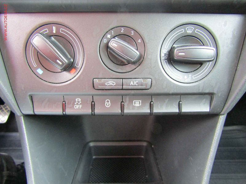 Škoda Rapid (2014) 1.2 TSi, ČR, AC - fotka 13 z 15