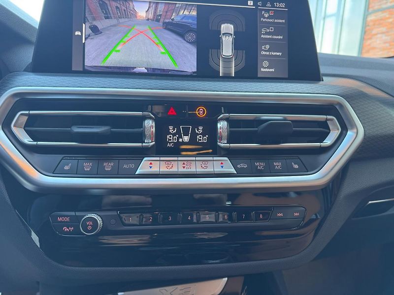 BMW X3 (2024) xDrive20d M paket + tažné - fotka 24 z 34