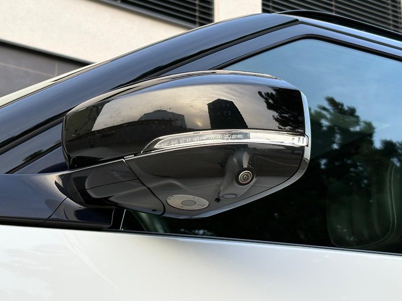 Land Rover Discovery D300, R-Dynamic HSE, ČR, DPH - fotka 17 z 61