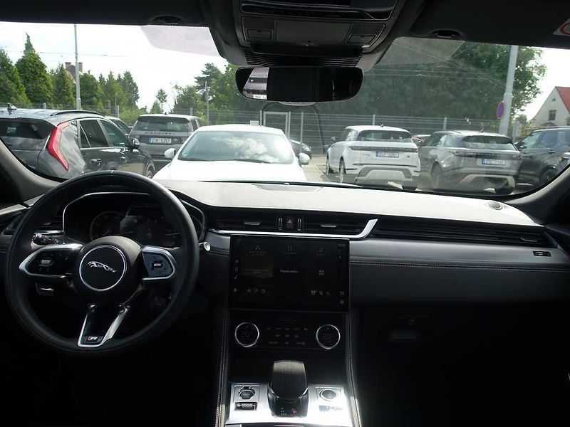 Jaguar F-Pace 2,0 R-Dynamic S D200 4x4 - fotka 17 z 38