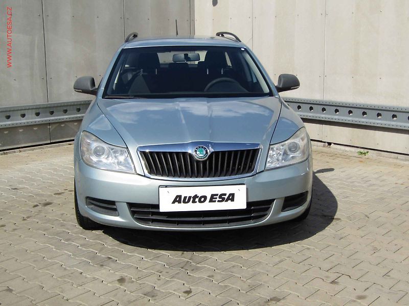 Škoda Octavia (2011) 1.6 TDi, 2.maj,ČR, servis - fotka 2 z 19
