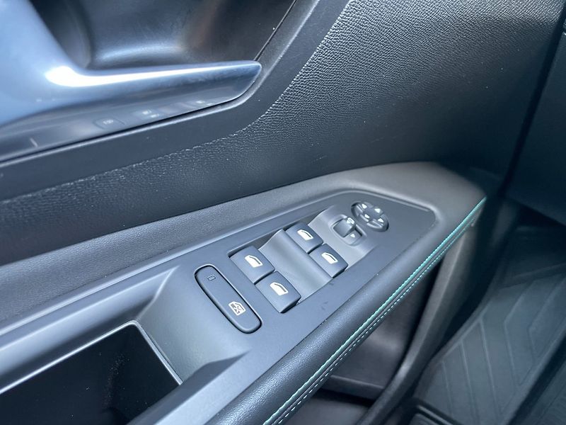 Peugeot 5008 (2021) 1.5HDi Allure! EAT8! ČR+1.maj! - fotka 24 z 39